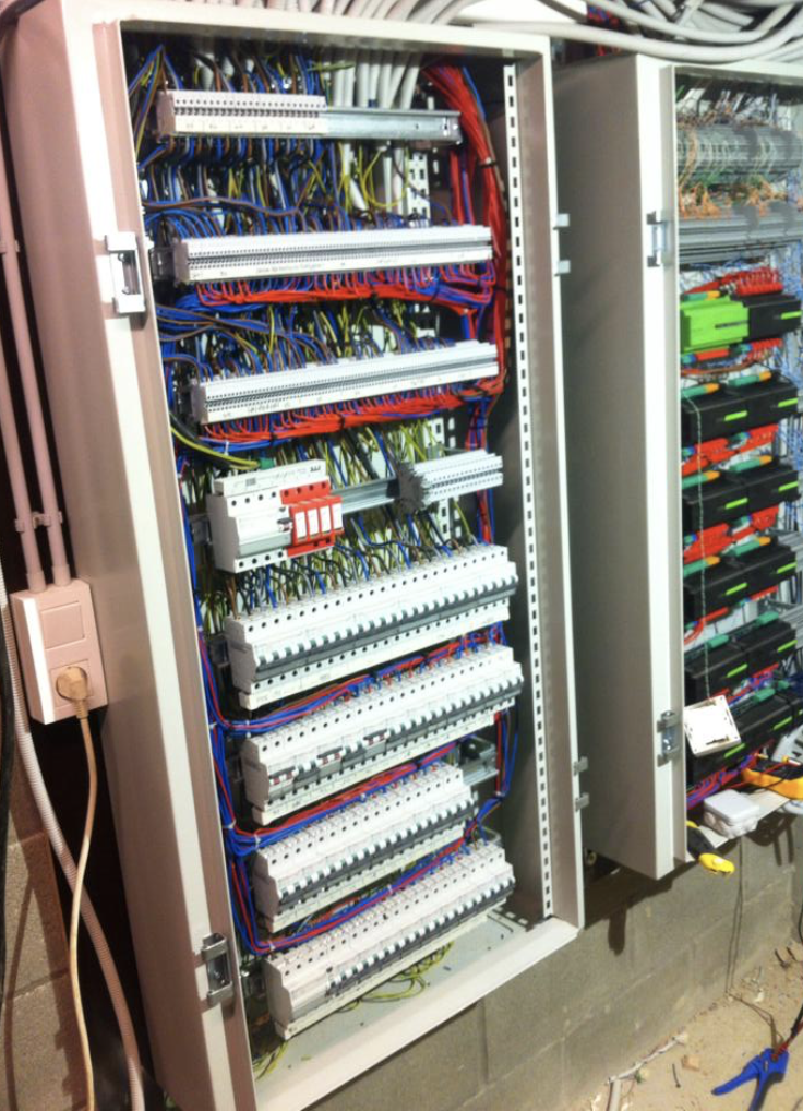 Course Image EK2A (FR): Industrie légère ou installations basse tension équivalentes